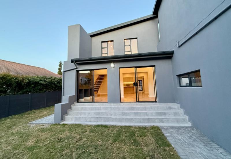 6 Bedroom Property for Sale in Olive Grove Western Cape